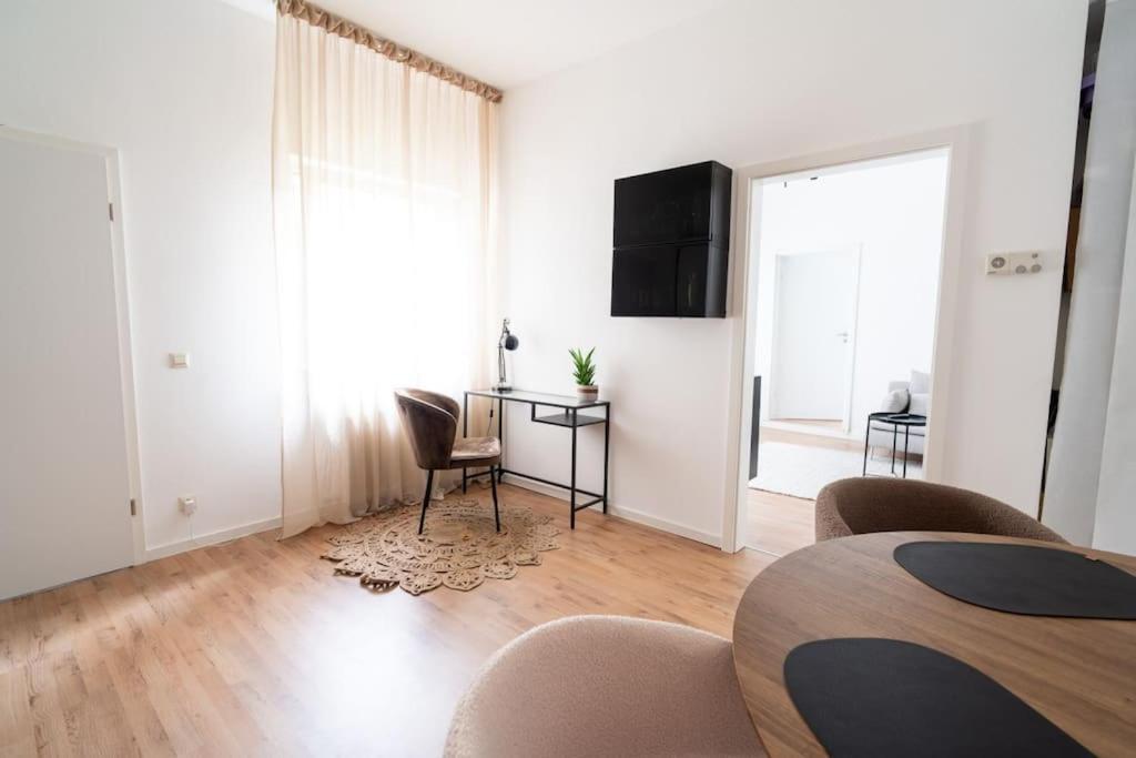 Wohnung Naehe Stadtzentrum Mit Wohnzimmer Und Kueche Кобленц Экстерьер фото